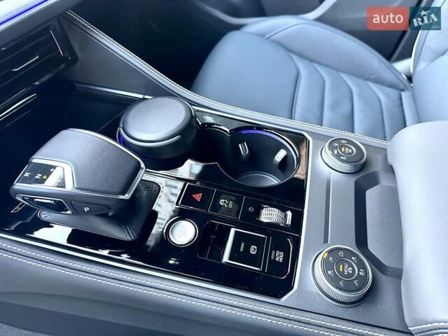 Черный Фольксваген Туарег, объемом двигателя 2.97 л и пробегом 4 тыс. км за 92900 $, фото 28 на Automoto.ua