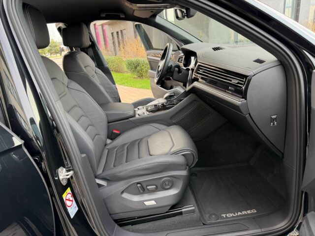 Чорний Фольксваген Туарег, об'ємом двигуна 3 л та пробігом 16 тис. км за 65999 $, фото 16 на Automoto.ua