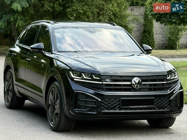 Черный Фольксваген Туарег, объемом двигателя 3 л и пробегом 4 тыс. км за 89950 $, фото 1 на Automoto.ua