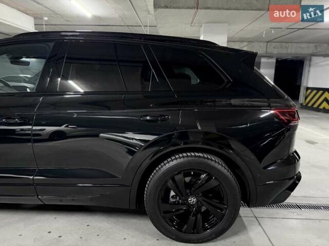 Черный Фольксваген Туарег, объемом двигателя 2.97 л и пробегом 2 тыс. км за 93000 $, фото 6 на Automoto.ua