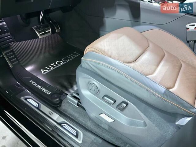 Черный Фольксваген Туарег, объемом двигателя 2.97 л и пробегом 2 тыс. км за 93000 $, фото 28 на Automoto.ua