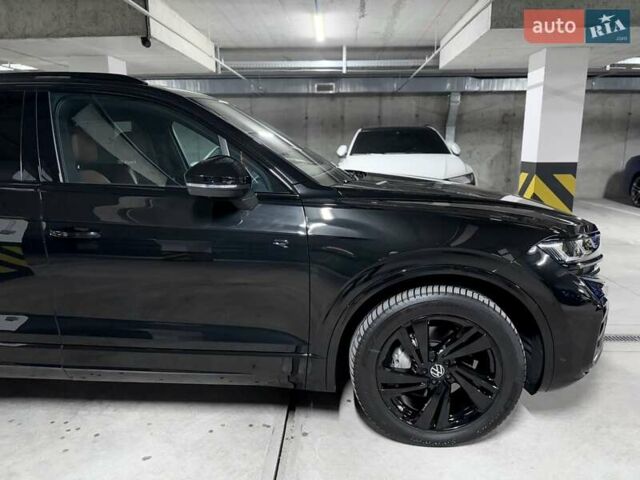 Черный Фольксваген Туарег, объемом двигателя 2.97 л и пробегом 2 тыс. км за 93000 $, фото 16 на Automoto.ua