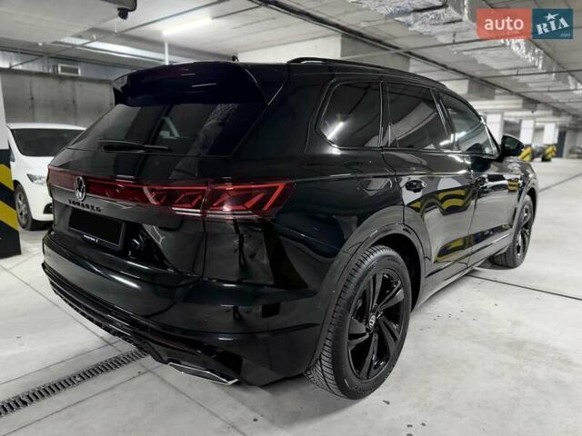 Черный Фольксваген Туарег, объемом двигателя 2.97 л и пробегом 2 тыс. км за 93000 $, фото 13 на Automoto.ua