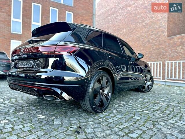 Черный Фольксваген Туарег, объемом двигателя 2.97 л и пробегом 4 тыс. км за 92900 $, фото 22 на Automoto.ua