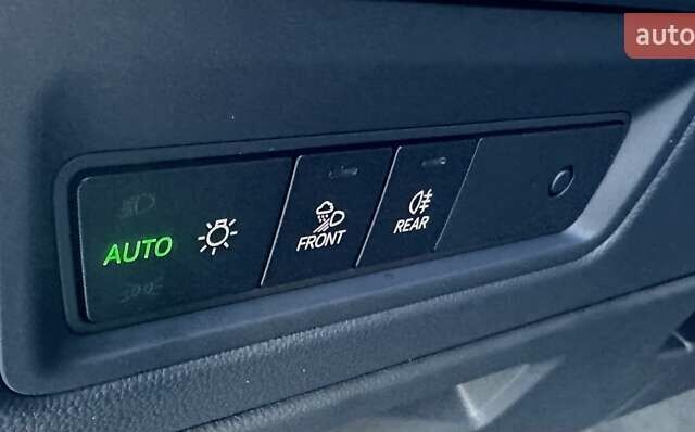 Черный Фольксваген Туарег, объемом двигателя 2.97 л и пробегом 4 тыс. км за 92900 $, фото 43 на Automoto.ua