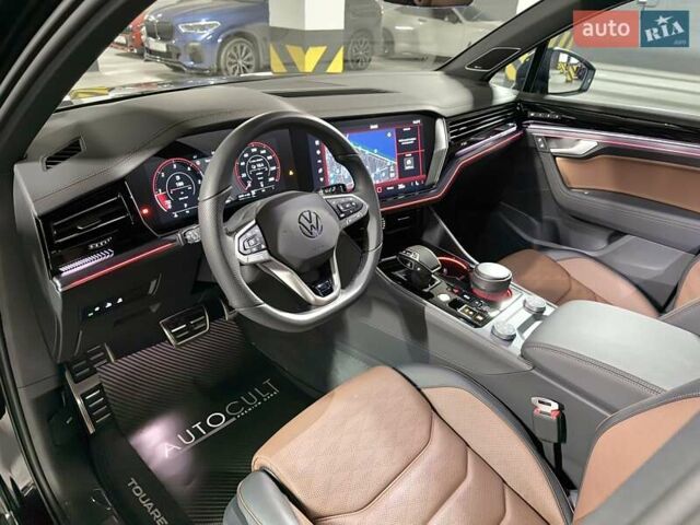 Черный Фольксваген Туарег, объемом двигателя 2.97 л и пробегом 2 тыс. км за 93000 $, фото 26 на Automoto.ua