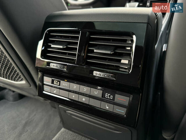 Черный Фольксваген Туарег, объемом двигателя 3 л и пробегом 4 тыс. км за 89950 $, фото 98 на Automoto.ua