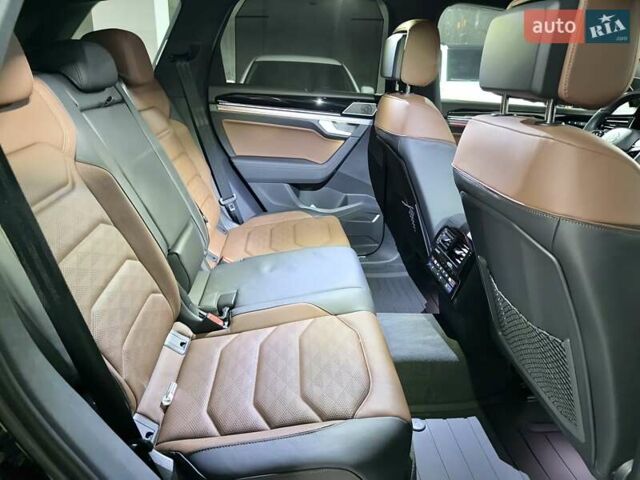 Черный Фольксваген Туарег, объемом двигателя 2.97 л и пробегом 2 тыс. км за 93000 $, фото 38 на Automoto.ua