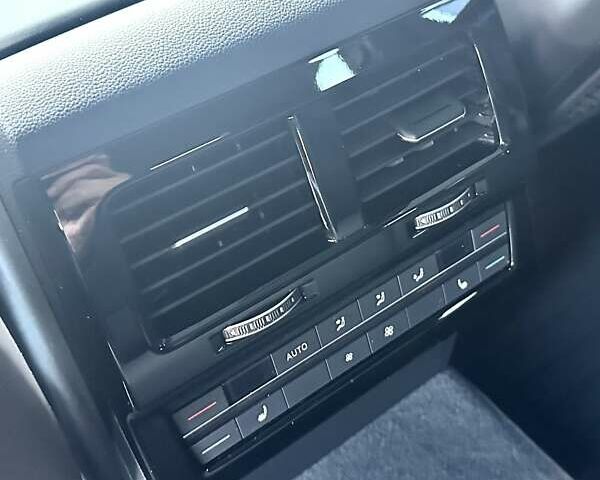 Черный Фольксваген Туарег, объемом двигателя 2.97 л и пробегом 4 тыс. км за 92900 $, фото 40 на Automoto.ua