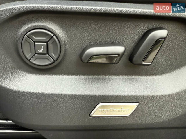 Черный Фольксваген Туарег, объемом двигателя 3 л и пробегом 4 тыс. км за 89950 $, фото 54 на Automoto.ua