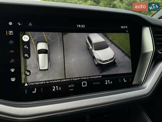 Черный Фольксваген Туарег, объемом двигателя 3 л и пробегом 4 тыс. км за 89950 $, фото 76 на Automoto.ua