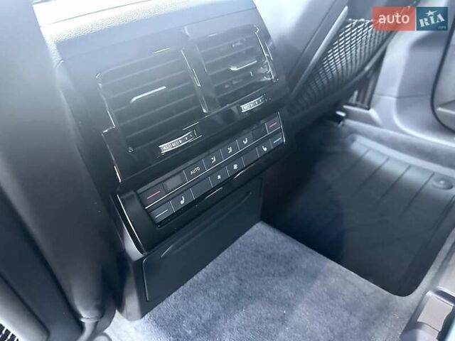 Черный Фольксваген Туарег, объемом двигателя 2.97 л и пробегом 4 тыс. км за 92900 $, фото 39 на Automoto.ua