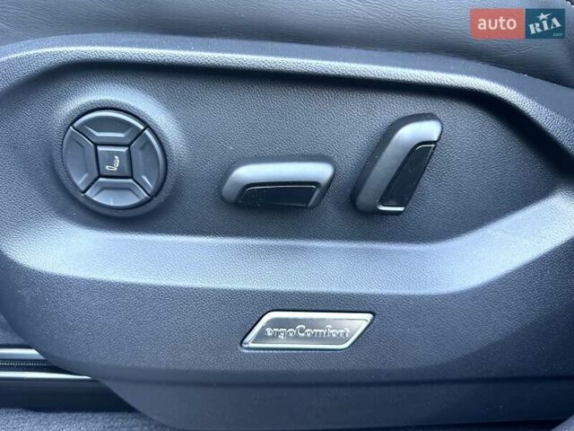 Черный Фольксваген Туарег, объемом двигателя 2.97 л и пробегом 4 тыс. км за 92900 $, фото 44 на Automoto.ua