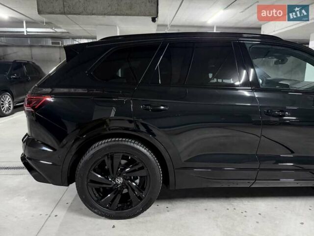 Черный Фольксваген Туарег, объемом двигателя 2.97 л и пробегом 2 тыс. км за 93000 $, фото 15 на Automoto.ua