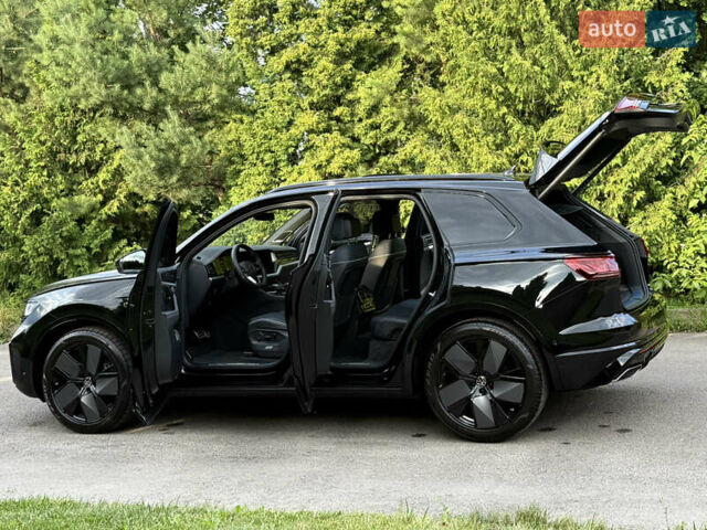 Черный Фольксваген Туарег, объемом двигателя 3 л и пробегом 4 тыс. км за 89950 $, фото 39 на Automoto.ua