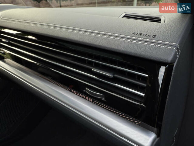 Черный Фольксваген Туарег, объемом двигателя 3 л и пробегом 4 тыс. км за 89950 $, фото 81 на Automoto.ua