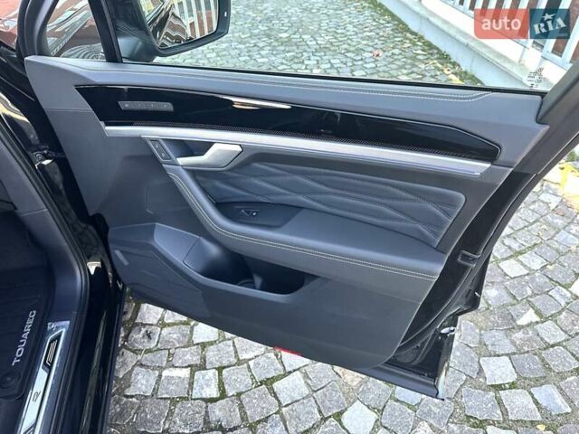 Черный Фольксваген Туарег, объемом двигателя 2.97 л и пробегом 4 тыс. км за 92900 $, фото 34 на Automoto.ua