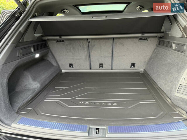Черный Фольксваген Туарег, объемом двигателя 3 л и пробегом 4 тыс. км за 89950 $, фото 108 на Automoto.ua