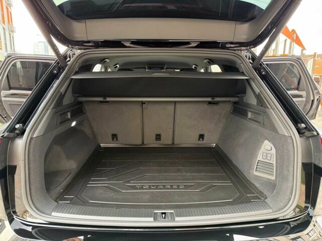 Чорний Фольксваген Туарег, об'ємом двигуна 3 л та пробігом 16 тис. км за 65999 $, фото 22 на Automoto.ua