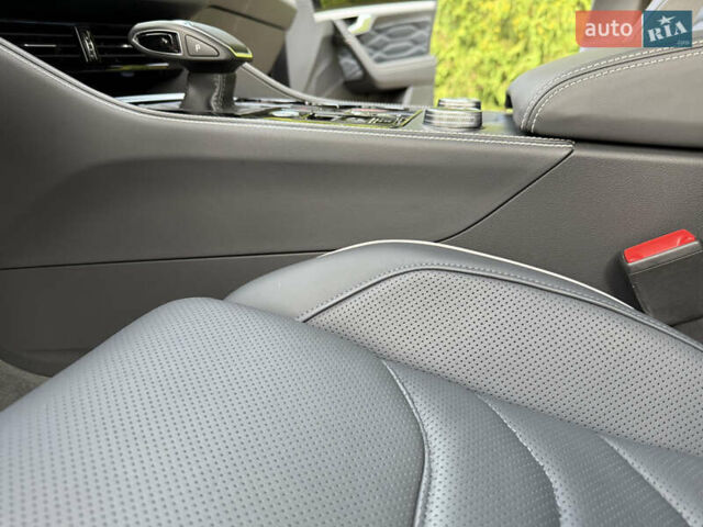 Черный Фольксваген Туарег, объемом двигателя 3 л и пробегом 4 тыс. км за 89950 $, фото 57 на Automoto.ua