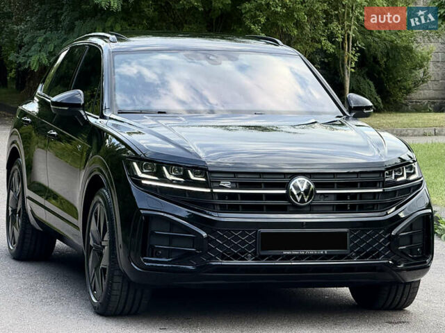 Черный Фольксваген Туарег, объемом двигателя 3 л и пробегом 4 тыс. км за 89950 $, фото 2 на Automoto.ua