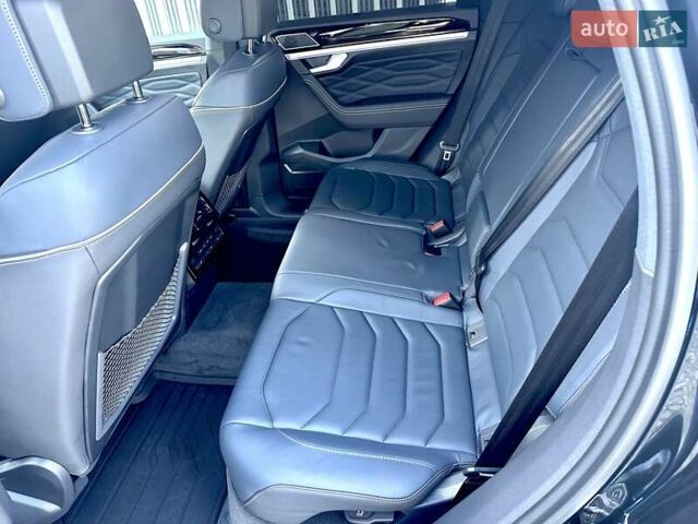 Черный Фольксваген Туарег, объемом двигателя 2.97 л и пробегом 4 тыс. км за 92900 $, фото 42 на Automoto.ua