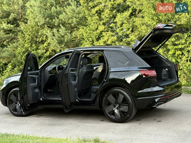 Черный Фольксваген Туарег, объемом двигателя 3 л и пробегом 4 тыс. км за 89950 $, фото 121 на Automoto.ua