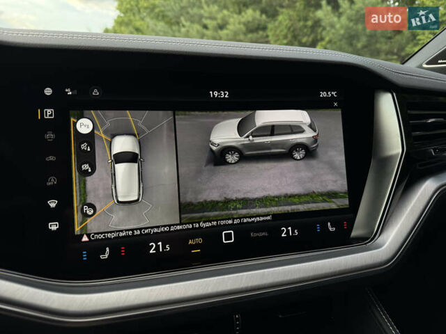 Черный Фольксваген Туарег, объемом двигателя 3 л и пробегом 4 тыс. км за 89950 $, фото 75 на Automoto.ua