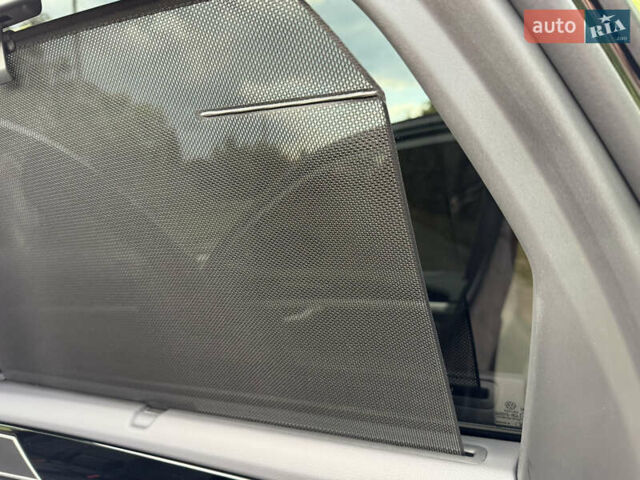 Черный Фольксваген Туарег, объемом двигателя 3 л и пробегом 4 тыс. км за 89950 $, фото 94 на Automoto.ua