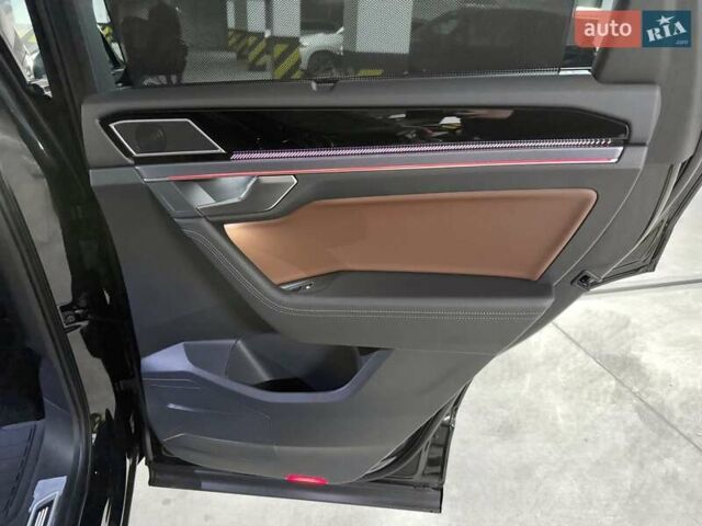 Черный Фольксваген Туарег, объемом двигателя 2.97 л и пробегом 2 тыс. км за 93000 $, фото 35 на Automoto.ua