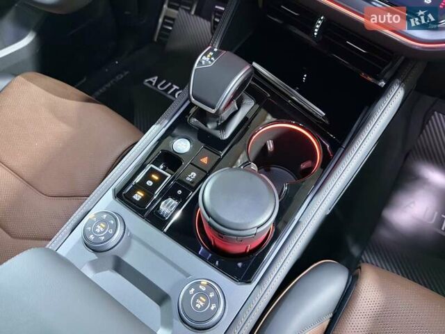 Черный Фольксваген Туарег, объемом двигателя 2.97 л и пробегом 2 тыс. км за 93000 $, фото 43 на Automoto.ua