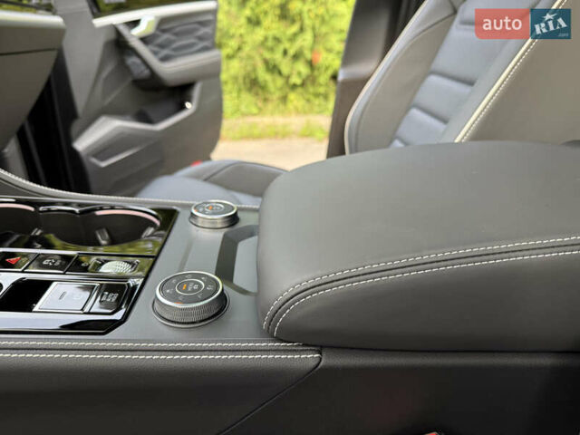 Черный Фольксваген Туарег, объемом двигателя 3 л и пробегом 4 тыс. км за 89950 $, фото 61 на Automoto.ua