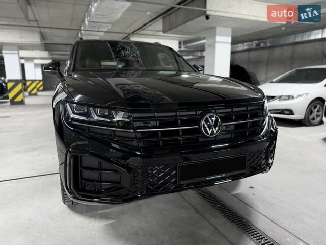 Черный Фольксваген Туарег, объемом двигателя 2.97 л и пробегом 2 тыс. км за 93000 $, фото 19 на Automoto.ua