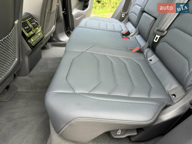 Черный Фольксваген Туарег, объемом двигателя 3 л и пробегом 4 тыс. км за 89950 $, фото 102 на Automoto.ua