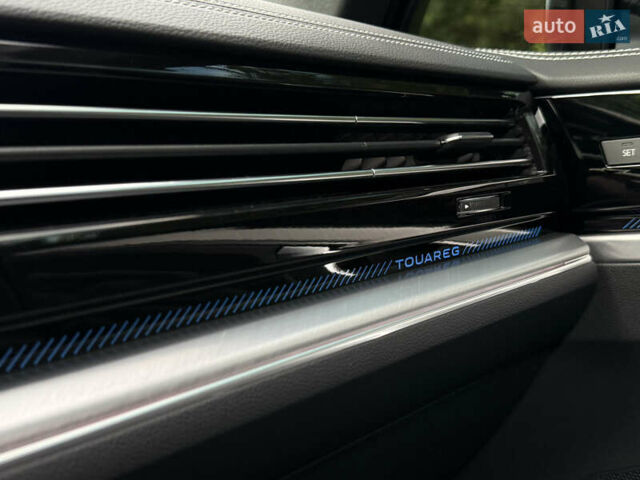 Черный Фольксваген Туарег, объемом двигателя 3 л и пробегом 4 тыс. км за 89950 $, фото 82 на Automoto.ua