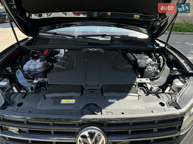 Черный Фольксваген Туарег, объемом двигателя 2.97 л и пробегом 1 тыс. км за 86000 $, фото 5 на Automoto.ua