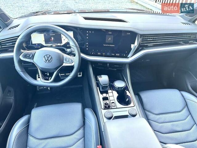 Черный Фольксваген Туарег, объемом двигателя 2.97 л и пробегом 4 тыс. км за 92900 $, фото 26 на Automoto.ua