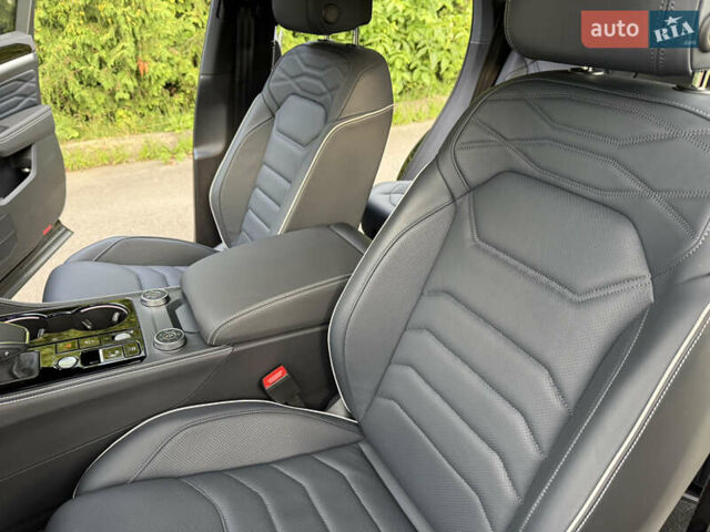 Черный Фольксваген Туарег, объемом двигателя 3 л и пробегом 4 тыс. км за 89950 $, фото 58 на Automoto.ua