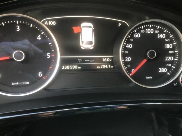 Коричневый Фольксваген Туарег, объемом двигателя 3 л и пробегом 230 тыс. км за 25000 $, фото 8 на Automoto.ua