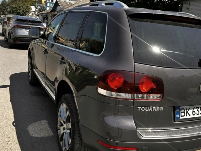 Коричневий Фольксваген Туарег, об'ємом двигуна 3 л та пробігом 321 тис. км за 7500 $, фото 2 на Automoto.ua