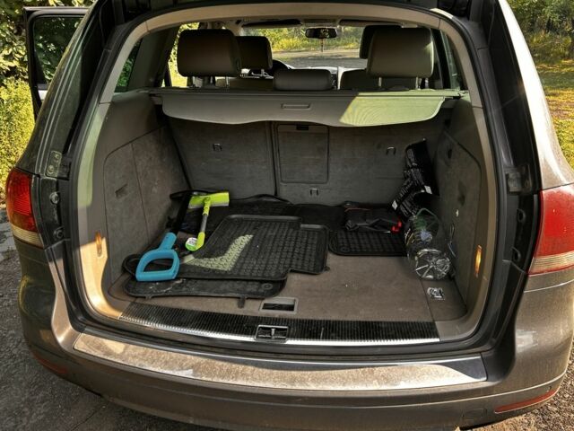 Коричневий Фольксваген Туарег, об'ємом двигуна 3 л та пробігом 321 тис. км за 7500 $, фото 17 на Automoto.ua