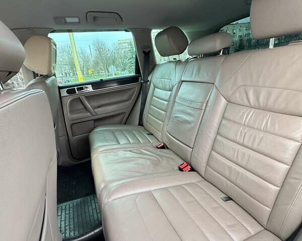 Коричневый Фольксваген Туарег, объемом двигателя 3 л и пробегом 391 тыс. км за 10900 $, фото 10 на Automoto.ua