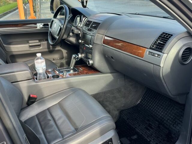 Коричневий Фольксваген Туарег, об'ємом двигуна 3 л та пробігом 308 тис. км за 14000 $, фото 11 на Automoto.ua