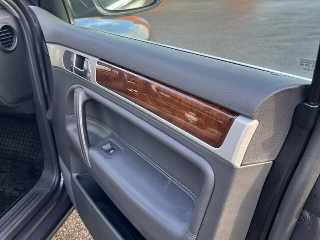 Коричневий Фольксваген Туарег, об'ємом двигуна 3 л та пробігом 308 тис. км за 14000 $, фото 14 на Automoto.ua