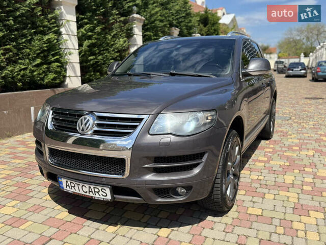 Коричневий Фольксваген Туарег, об'ємом двигуна 4.2 л та пробігом 210 тис. км за 8800 $, фото 2 на Automoto.ua