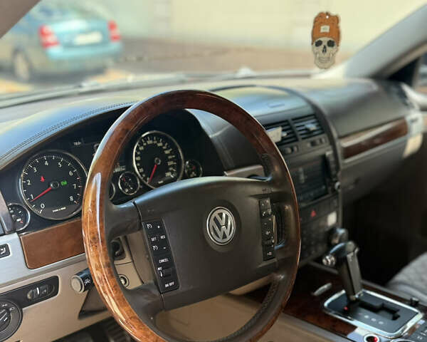 Коричневий Фольксваген Туарег, об'ємом двигуна 4.2 л та пробігом 210 тис. км за 8800 $, фото 12 на Automoto.ua