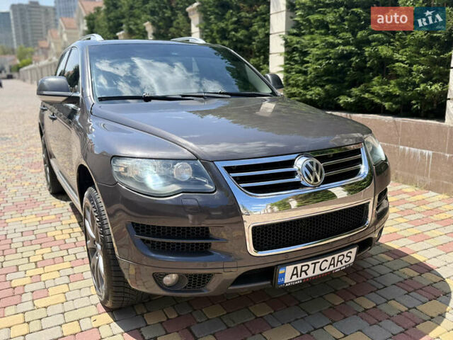 Коричневий Фольксваген Туарег, об'ємом двигуна 4.2 л та пробігом 210 тис. км за 8800 $, фото 1 на Automoto.ua