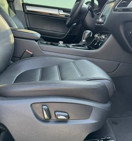 Коричневий Фольксваген Туарег, об'ємом двигуна 3.6 л та пробігом 194 тис. км за 14500 $, фото 19 на Automoto.ua