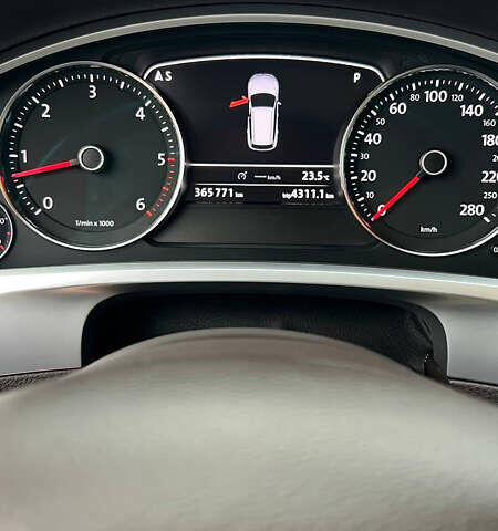 Коричневый Фольксваген Туарег, объемом двигателя 2.97 л и пробегом 365 тыс. км за 17000 $, фото 17 на Automoto.ua