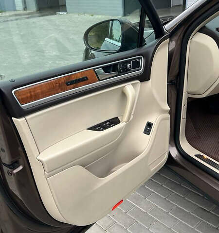 Коричневий Фольксваген Туарег, об'ємом двигуна 2.97 л та пробігом 368 тис. км за 15500 $, фото 18 на Automoto.ua